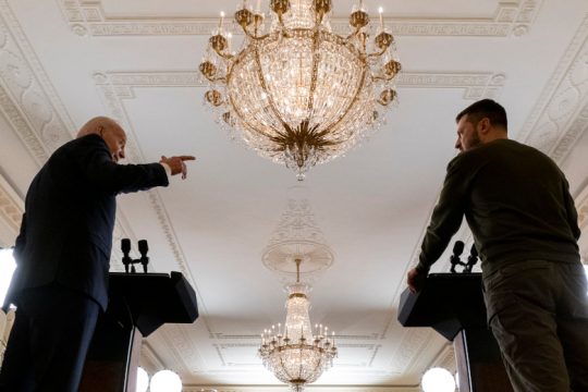 Τα τρία σενάρια για τερματισμό του πολέμου που ακούγονται στον Λευκό Οίκο