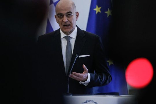 Επιστρέφει στην Αθήνα ο N. Δένδιας