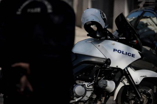 Κακουργηματική δίωξη στον αστυνομικό της ΔΙΑΣ για τον πυροβολισμό στον 16χρονο
