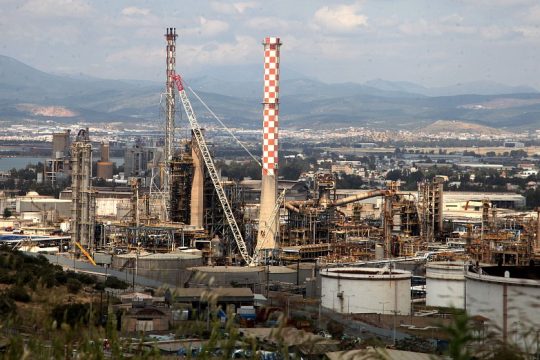 Ευθύνες στα διυλιστήρια αποδίδει η Επιτροπή Ανταγωνισμού για τις τιμές καυσίμων