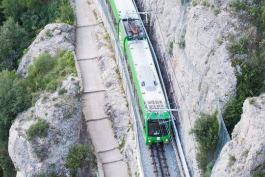Σύγκρουση τρένων με 150 ελαφρά τραυματίες στην Καταλονία