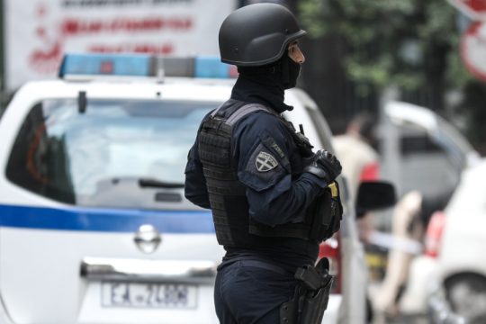 Έρευνες μετά από… έξι μήνες σε σπίτια προσώπων που σχετίζονται με το Predator