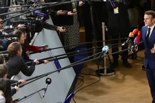 «Ταχεία και ισχυρή» απάντηση στο αμερικανικό πρόγραμμα επιδοτήσεων ζητά ο Εμανουέλ Μακρόν