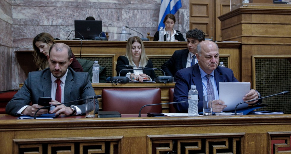 Προσπάθεια φίμωσης στη συζήτηση της Επιτροπής για το νομοσχέδιο της ΕΥΠ