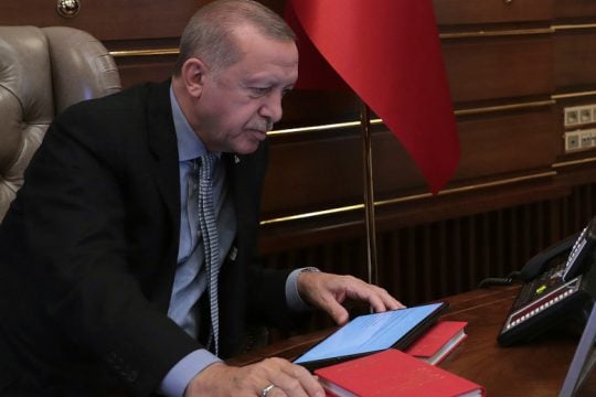 Επαφές Ερντογάν με Πούτιν-Ζελένσκι και για τον πόλεμο… κουβέντα