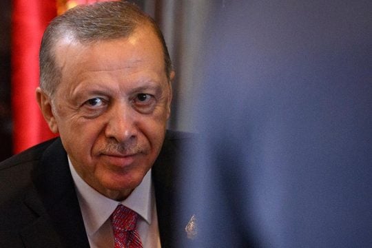 Ο «επιτήδειος μεσολαβητής» μεταξύ Πούτιν και Ζελένσκι 