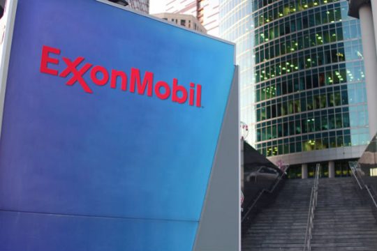 Η ExxonMobil μηνύει την Ε.Ε. για τη φορολογία των υπερκερδών
