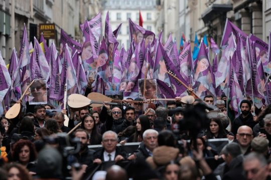 Στον δρόμο οι Κούρδοι της Γαλλίας για το μακελειό