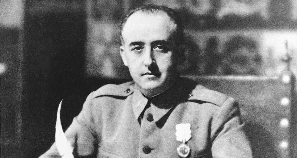 Ξηλώνουν τα παράσημα από τους αστυνομικούς του Φράνκο