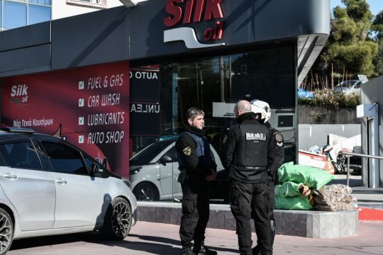 Πυροβολισμοί-μήνυμα έξω από βενζινάδικο