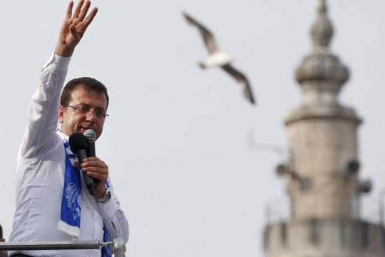 Φυλακίζουν τον Ιμάμογλου για να σωθεί ο Ερντογάν!
