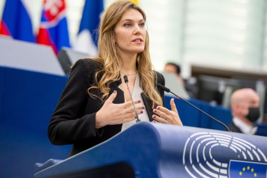 Αναστέλλουν τις αρμοδιότητες της Καϊλή από την αντιπροεδρία του Ευρωκοινοβουλίου
