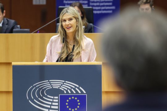 Δεσμεύτηκε το οικόπεδο της Εύας Καϊλή στην Πάρο και ο κοινός λογαριασμός με τον Φ. Τζιόρτζι