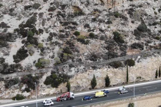 Εμφανίστηκε μια ημέρα μετά το μπάχαλο και στήνει επιτροπή ο Καραμανλής