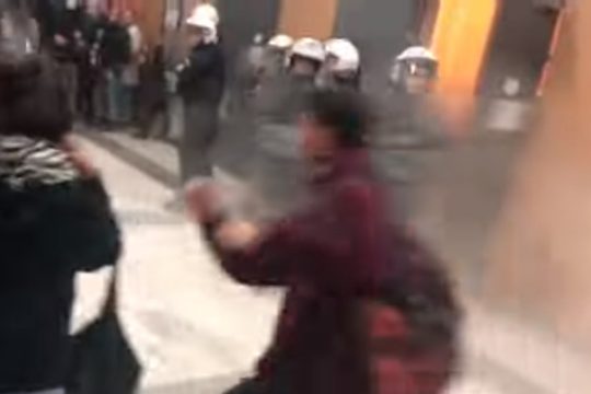 Πρωτοφανές: Τα ντοκουμέντα της αστυνομικής καταστολής μέσα στα δικαστήρια [βίντεο]