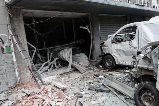 Έκρηξη σε κατάστημα καπνικών προϊόντων στον Κολωνό