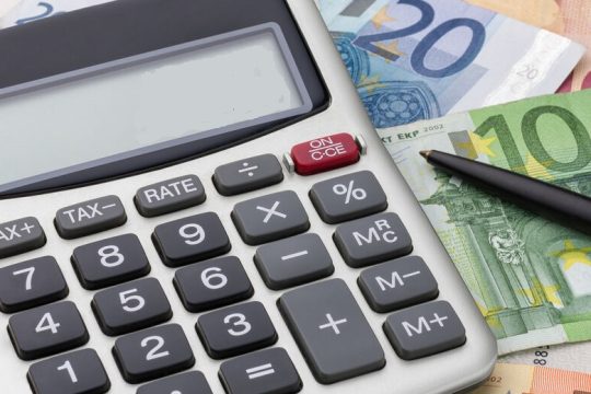 Μποναμάς Μαξίμου στους μεγάλους φορολογούμενους