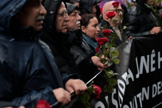 Στον ανακριτή ο δράστης της επίθεσης στο Παρίσι – Συνεχίζονται οι κουρδικές αντιδράσεις