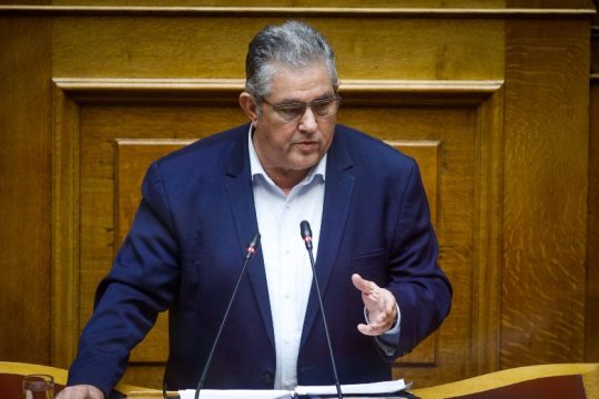 Παραδοχή Κουτσούμπα για την «αναντιστοιχία» σχετικά με το επίδομα στους αστυνομικούς