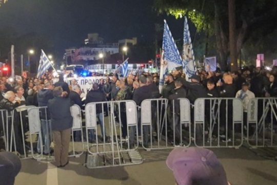 Εκρηκτικές διαμαρτυρίες ακροδεξιών στην Κύπρο για τον… Γρίβα