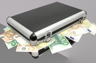 Η αβάσταχτη πλεονεξία τού είναι