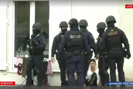Nέα επιχείρηση αντιπερισπασμού με έφοδο σε σπίτια Ρομά στο Μενίδι