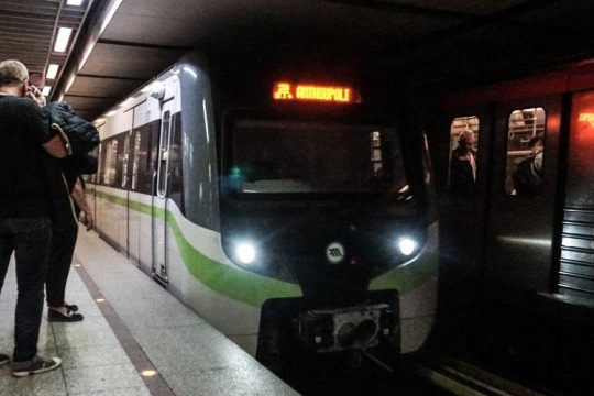 Τα τελευταία δρομολόγια μετρό, ηλεκτρικού και τραμ Παραμονή Πρωτοχρονιάς