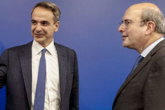 Νέα επιχείρηση αντιπερισπασμού από την κυβέρνηση και «καρφιά» για την ΕΥΠ