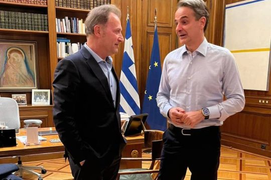 Τι κάνει νιάου νιάου στο… Μαξίμου;