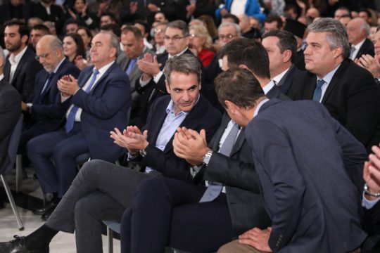 Ένας αδίστακτος πρωθυπουργός σε μια αντικοινωνική κυβέρνηση που έχει σαπίσει