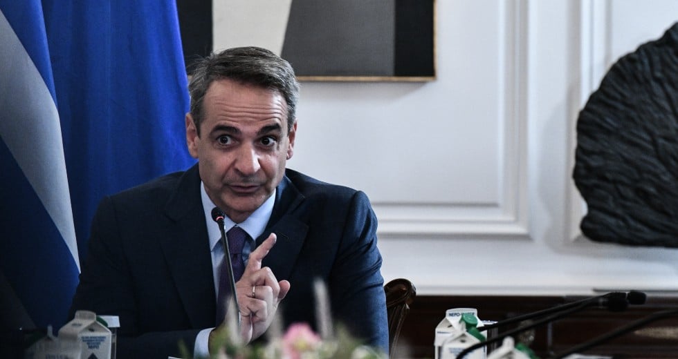 Σφυροκόπημα αντιπολίτευσης στους «ψευτο-τσαμπουκάδες» Μητσοτάκη προς τις τράπεζες