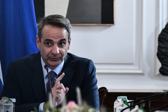 Στα μανταλάκια κρέμασε τον Μητσοτάκη για τις υποκλοπές μέλος του ΕΛΚ