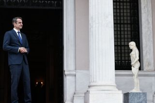 Σφίγγει ο κλοιός για τον πρωθυπουργό