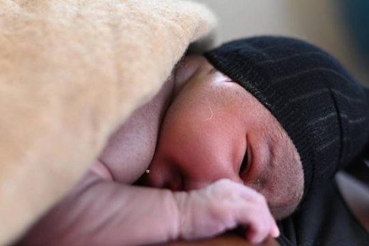 Λιμάνι ψάχνουν 260 πρόσφυγες στη Μεσόγειο – SOS για γυναίκα που γέννησε εν πλω