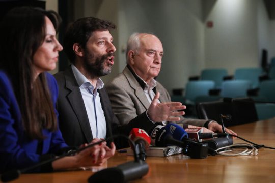 Θριαμβολογίες και αδιαλλαξία