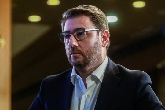 «Ο πρωθυπουργός δεν μπορεί να κάνει τον τροχονόμο των τραπεζών»