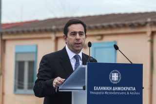 Λάσπη στον ανεμιστήρα από τον Μηταράκη