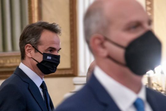 Άκρα του τάφου σιωπή για τα περί παρακολούθησης της ηγεσίας των ενόπλων δυνάμεων