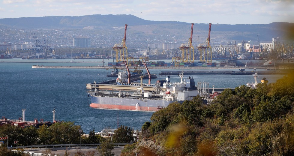 Φόβοι αποσταθεροποίησης της αγοράς μετά το πλαφόν στο πετρέλαιο