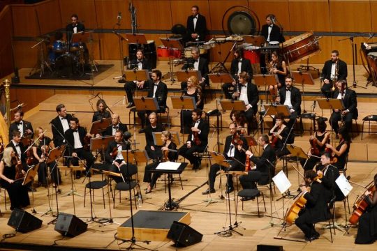 «Κόβουν» μουσικούς και παραγωγές για να αυξήσουν την… ποιότητα