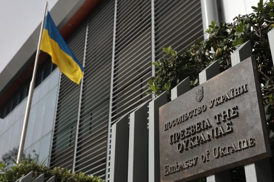 Φάκελος με αίματα και στην ουκρανική πρεσβεία της Αθήνας
