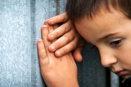 Διάτρητο το σύστημα, απροστάτευτα τα παιδιά
