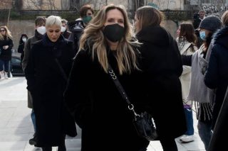 «Επεδείκνυε τα γεννητικά του όργανα κρυμμένος πίσω από τις κουίντες»