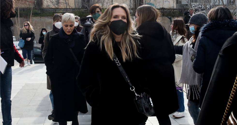 «Επεδείκνυε τα γεννητικά του όργανα κρυμμένος πίσω από τις κουίντες»