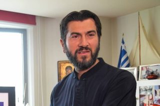 «Ξήλωσαν» τρεις συνεργάτες του πατρός Αντώνιου