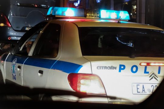 Νεκρή 25χρονη στην Πάτρα - Τη βρήκαν οι γονείς της σε αυλή δίπλα από το σπίτι της