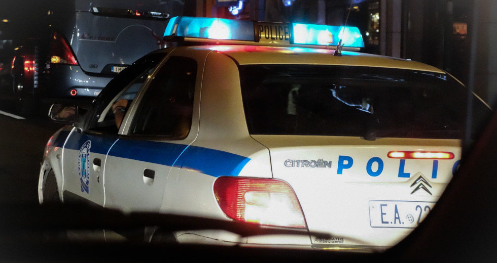 Νεκρή 25χρονη στην Πάτρα - Τη βρήκαν οι γονείς της σε αυλή δίπλα από το σπίτι της