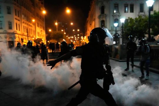 Δύο έφηβοι σκοτώθηκαν σε διαδηλώσεις κατά της εκδίωξης Καστίγιο στο Περού