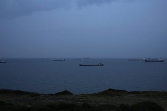Συνεχίζεται η βύθιση των τιμών του πετρελαίου