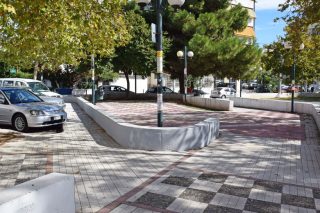 Θέλει να τους αρπάξει την πλατεία!
